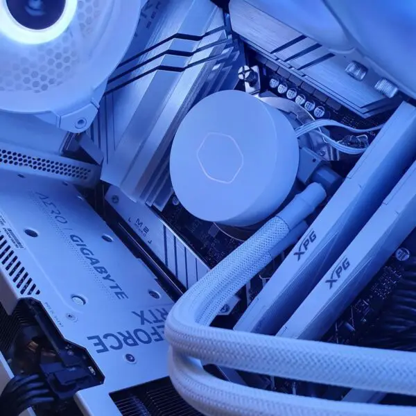PC Gamer Aero White 4070 i9