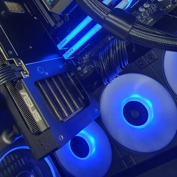 PC Gamer 5070 TI Blue Falchion