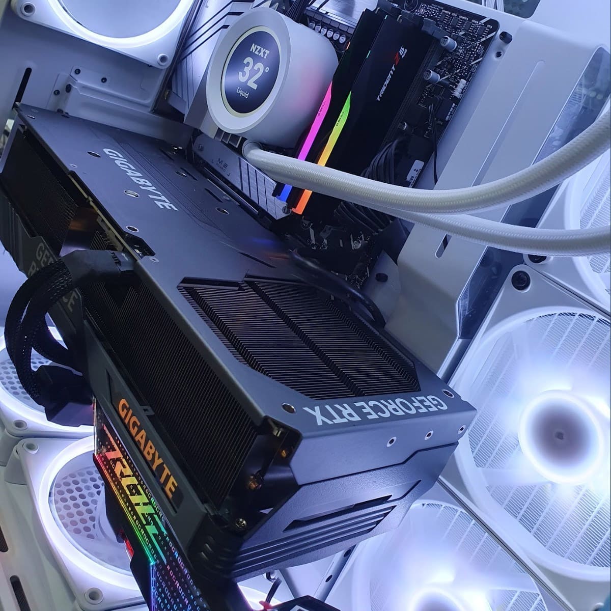 PC Gamer Z Profesional RTX 4090 i9 HERX - Bulltech Store