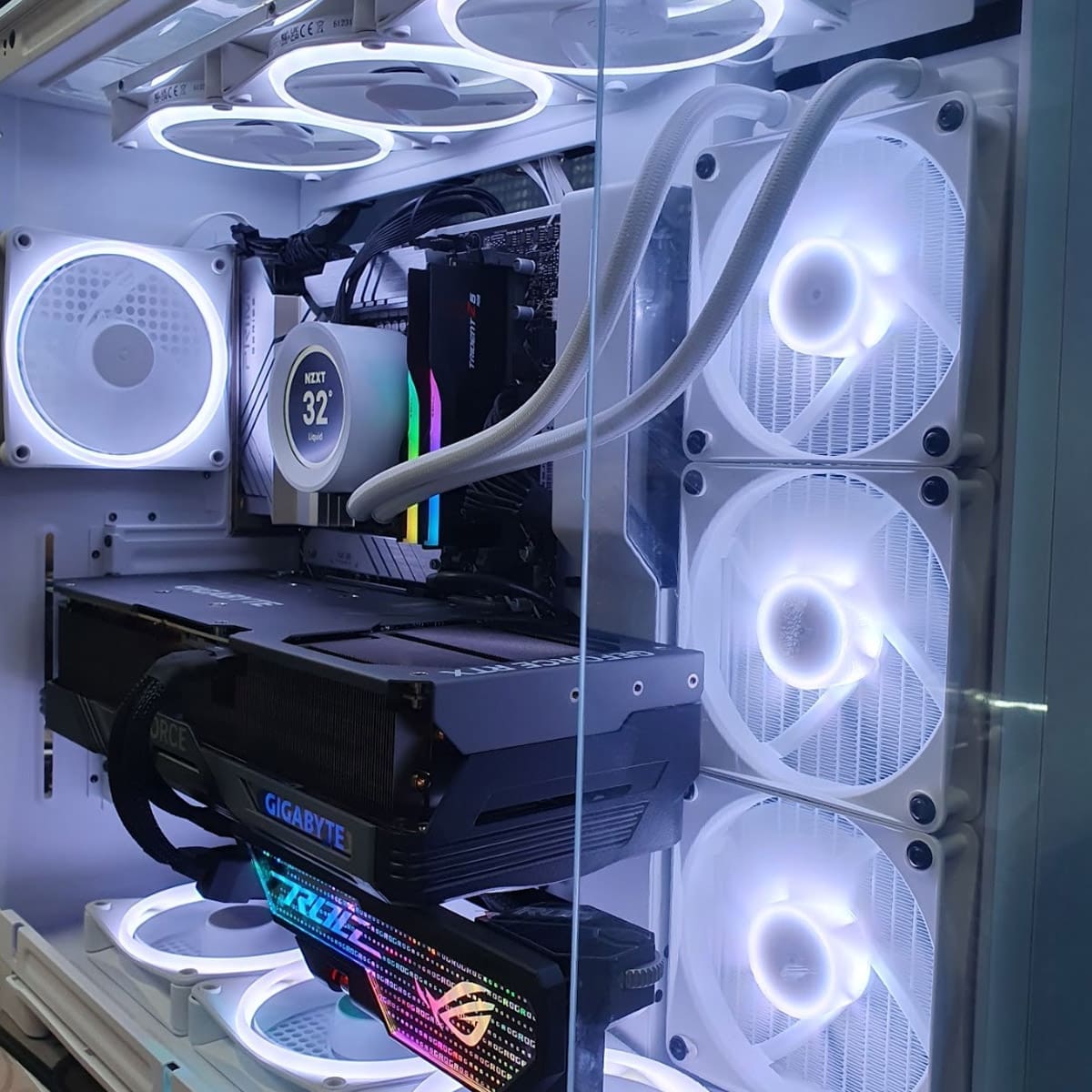 PC Gamer Z Profesional RTX 4090 i9 HERX - Bulltech Store