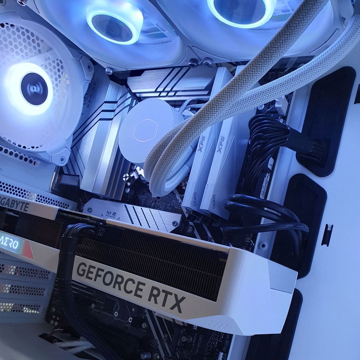 PC Gamer Aero White 4070 i9