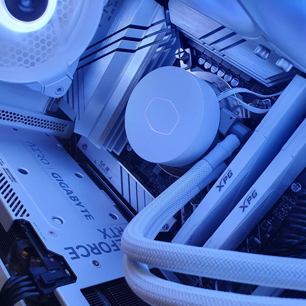 PC Gamer Aero White 4070 i9