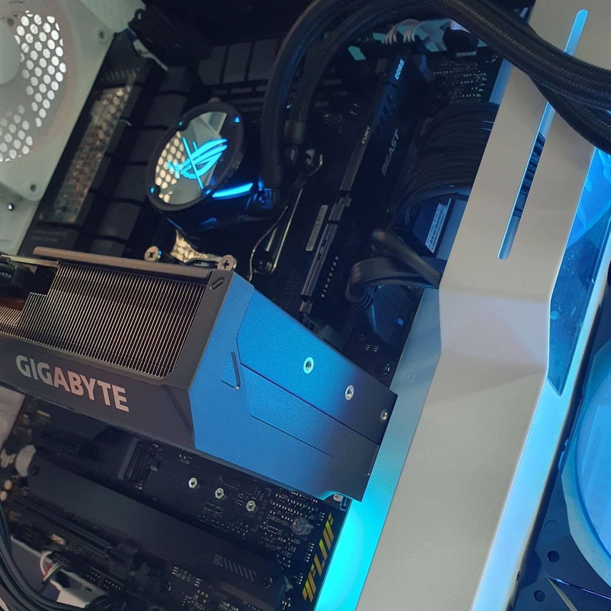 PC Gamer White Gravity 4070 Ti Súper - Image 3