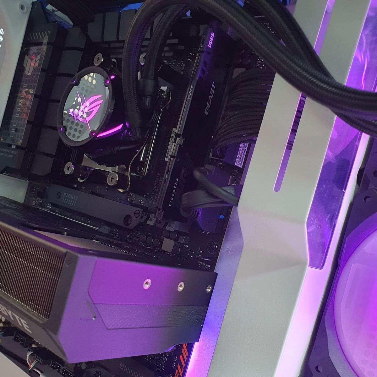 PC Gamer White Gravity 4070 Ti Súper - Bulltech Store