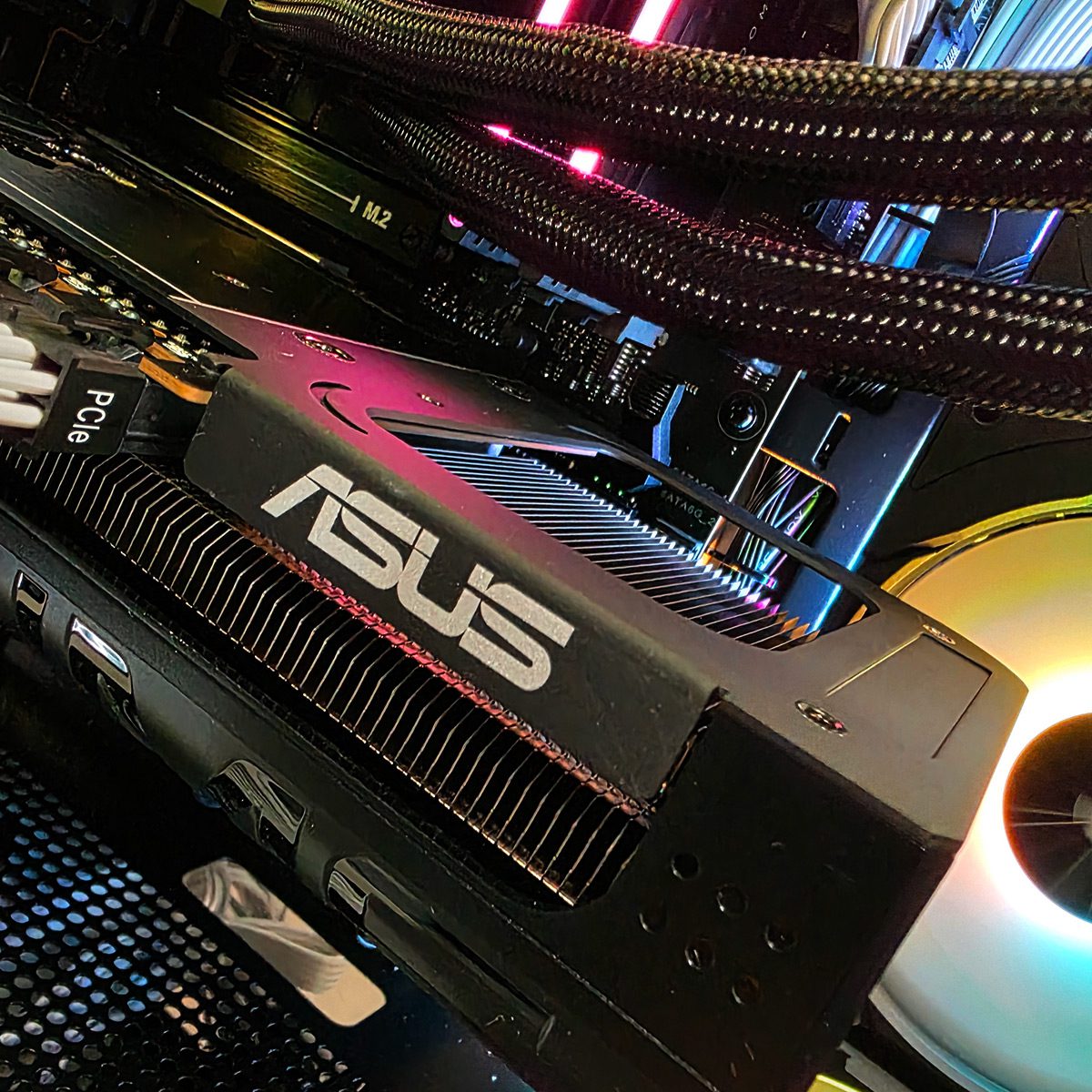 PC Gamer Dominator 9070XT 9800X3D - Bulltech Store - Tienda en CDMX